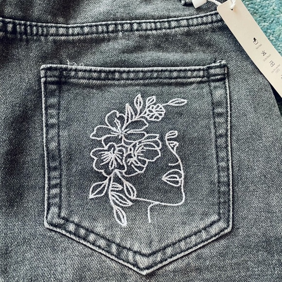 Embroidered High Waisted Black Jean Shorts - Picture 3 of 3